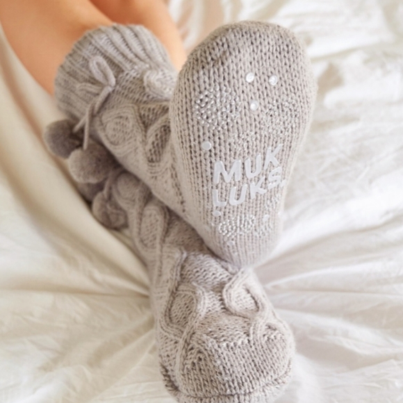 ⭐️40% Off⭐️ Muk Luks Dark Grey Cabin Slipper Socks - Picture 3 of 12